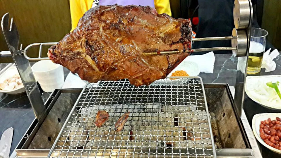 Roasted Lamb Leg Steak 건대입구 대흥양다리바베큐 大興烤羊腿|Dean Jungさん