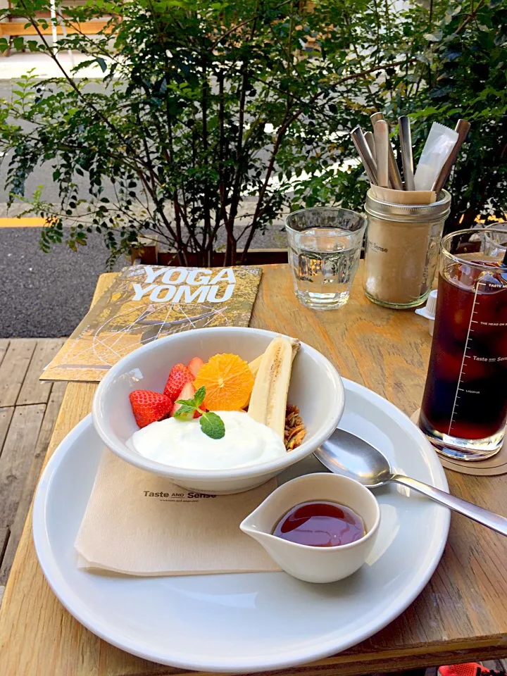 Snapdishの料理写真:Treat of after yoga,fruits granola|aiさん