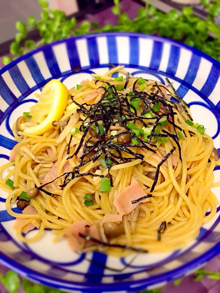 簡単たっぷりきのこ🍄とベーコンの和風パスタ❤︎|みったんさん