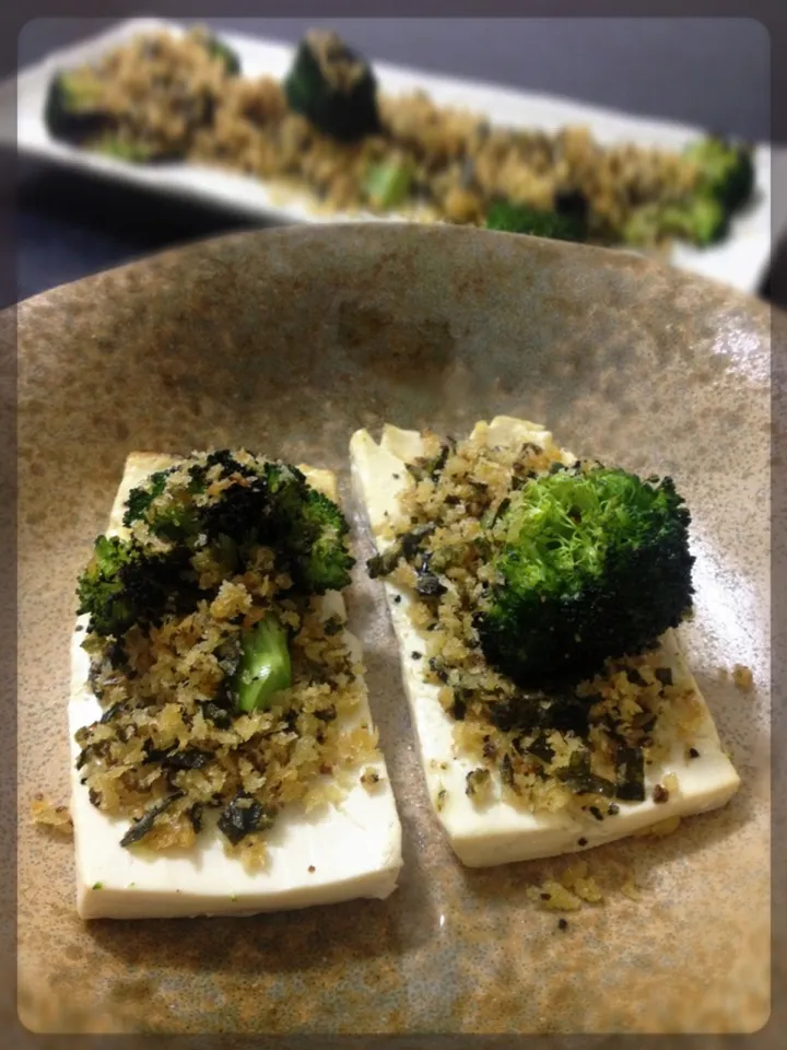 Grilled Tofu topped with Broccoli Crunch• 豆腐焼きとクランチブロッコリー|Nyam | 照ちゃんさん