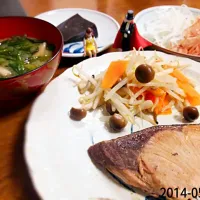 ＊ぶりの塩焼き 
＊新玉ねぎサラダ 
＊黒胡麻豆腐 
＊お味噌汁|うみたんさん