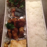 お弁当。鶏肉のハーブパン粉焼き。ハマチの塩焼き。じゃがいもと菊菜のスペイン風オムレツ。|ちぃさん