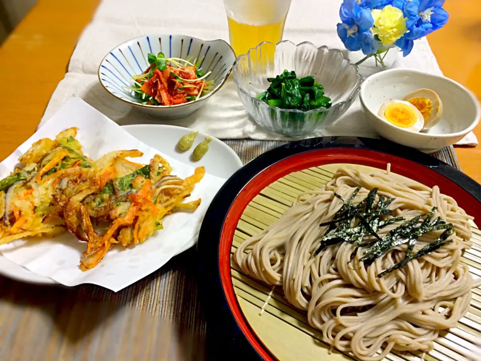 Snapdishの料理写真:蕎麦とかき揚げ、菜の花お浸し、かいわれキムチ、味玉子|ぷっくりんこ💙さん