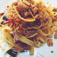 Snapdishの料理写真:Fettucini Spicy Tuna in Thai Style|Kukkik Waraphanさん