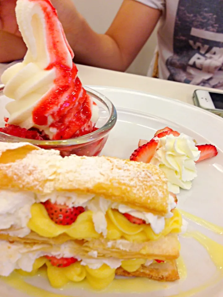 Snapdishの料理写真:strawberry mille feuille|PhUnGさん