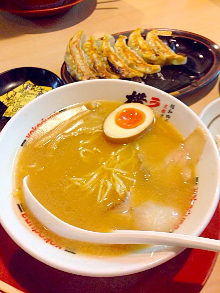 横綱ラーメン 黒豚餃子|ぴーちちさん