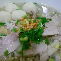 Snapdishの料理写真:ก๋วยเตี๋ยวน้ำหมู|Naratpornphak Pou Hinakkeedechさん