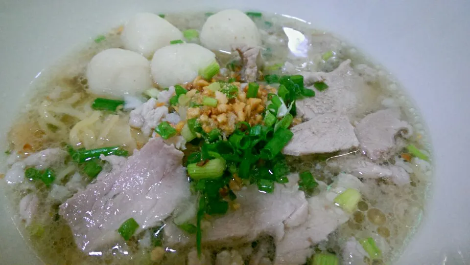 Snapdishの料理写真:ก๋วยเตี๋ยวน้ำหมู|Naratpornphak Pou Hinakkeedechさん