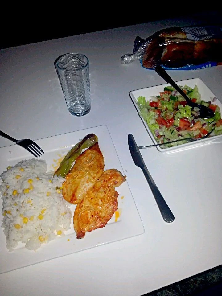 chicken, rice and salad.|tanyaさん