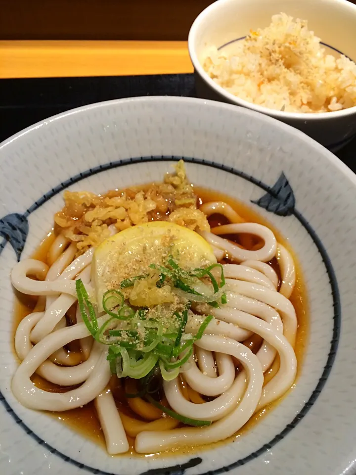 炭水化物は控えないといけないのに...

朝ごはんは、鶏めしと冷たい小うどんのセット、300円。|Takashi H.さん