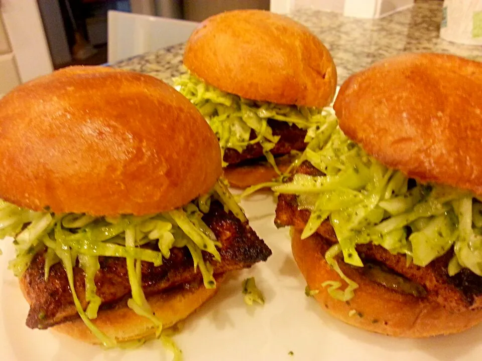 blackened-salmon with cilantro slaw in brioche slider buns|Chef On Qさん