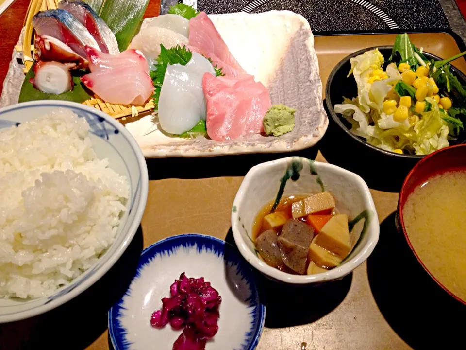 刺身定食1,500円也at魚三四味家(おさしみや)自由が丘店|秋山知隆さん