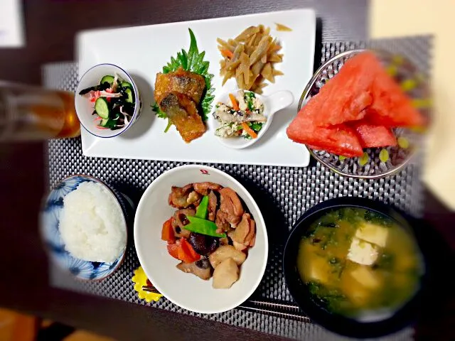 筑前煮
胡瓜とワカメの生姜酢の物
鯖の揚げおろし
小松菜の白和え
きんぴらごぼう
豆腐とあおさの味噌汁
スイカ|rinkoさん