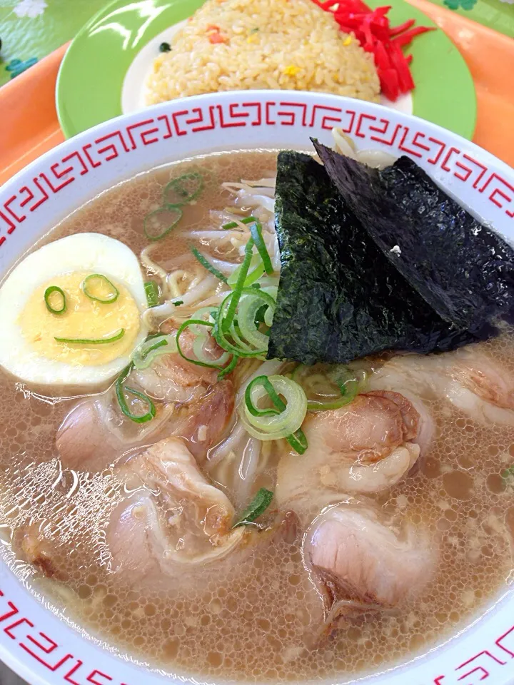 豚骨醤油チャーシュー麺セット！|伍龍やすさん