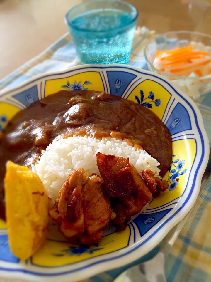 じっくり煮込んだ欧風チキンカレータンドリーチキンの添え|Yasuko  Sakuraiさん