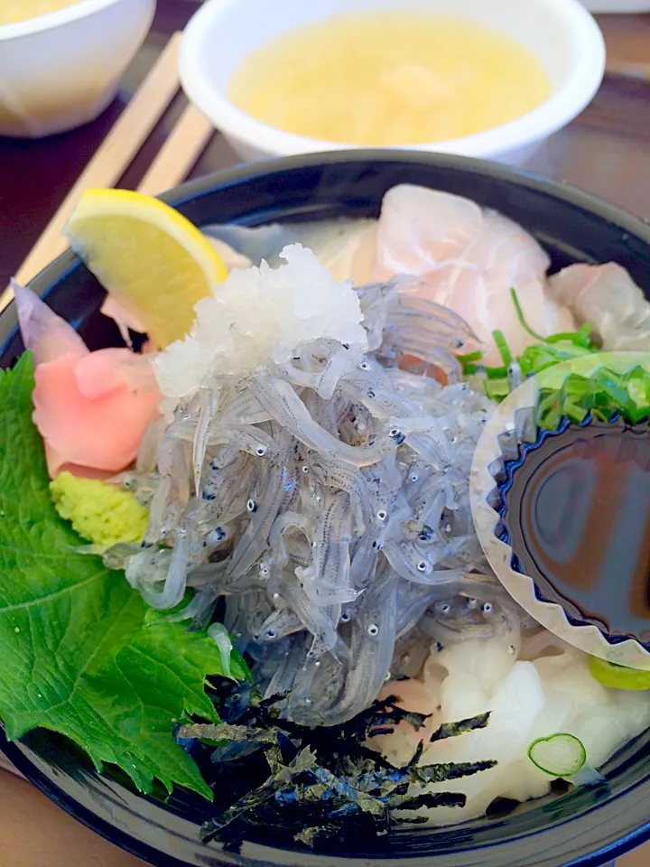 淡路産の生しらす丼|ひろきさん