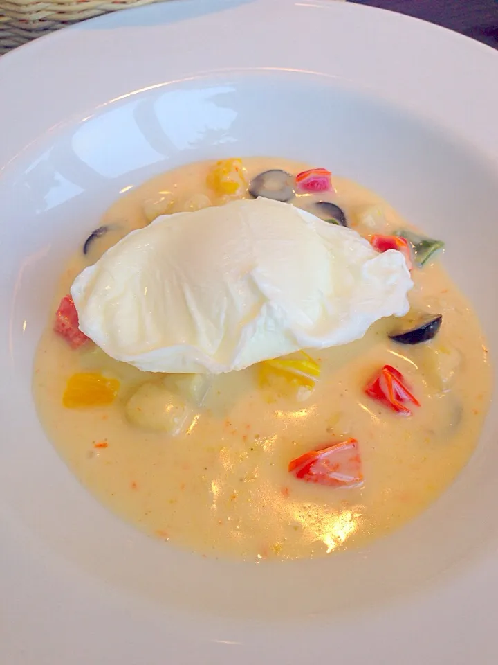 Poached egg over lobster cream soup|Kumigarさん