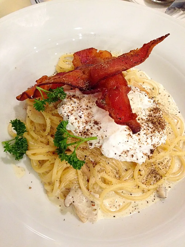 Spaghetti poached egg-bacon|pear jeebpinyoさん