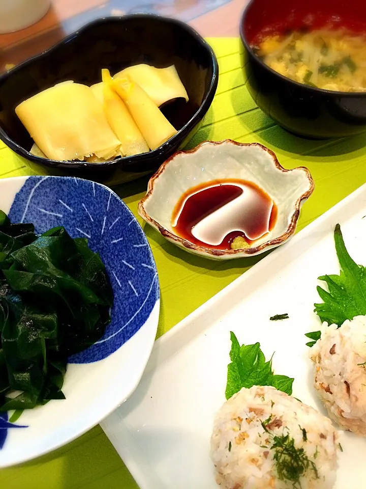 旦那さんぬきの晩ご飯〜筍と塩ワカメの刺身〜|くーまんもんさん