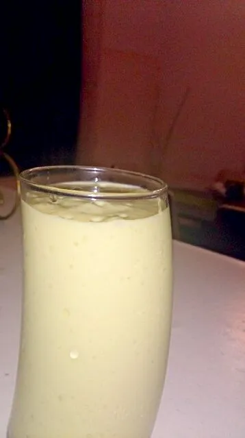 avocado mango and apple smoothie.|joanさん