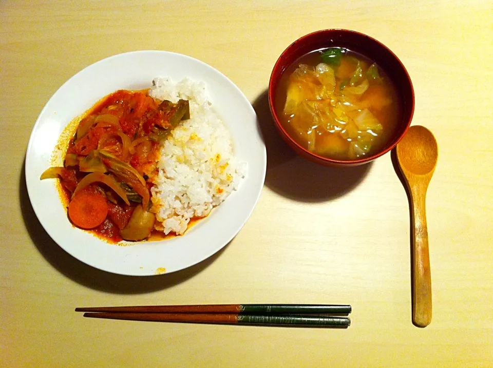 野菜のカレーときゃべつの味噌汁|Taketoshi Satoさん