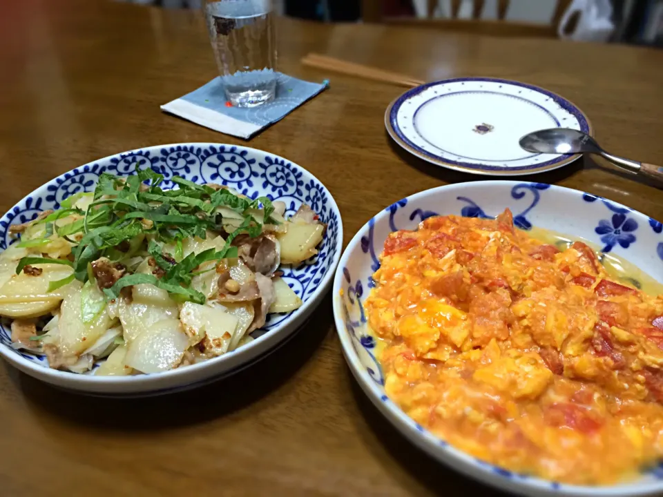 夕飯ートマたま炒め＆コンソメパンチしそ散らし|もっつぁさん