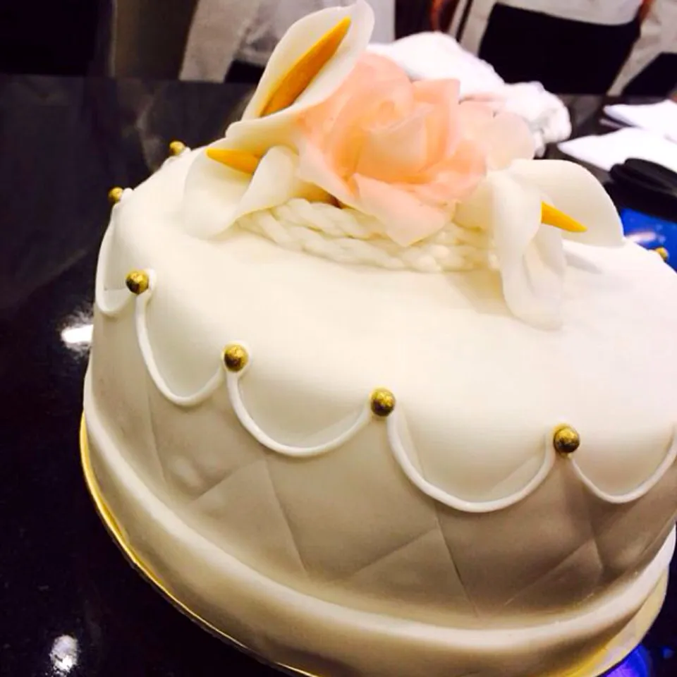 Simplest wedding cake|Lauraさん