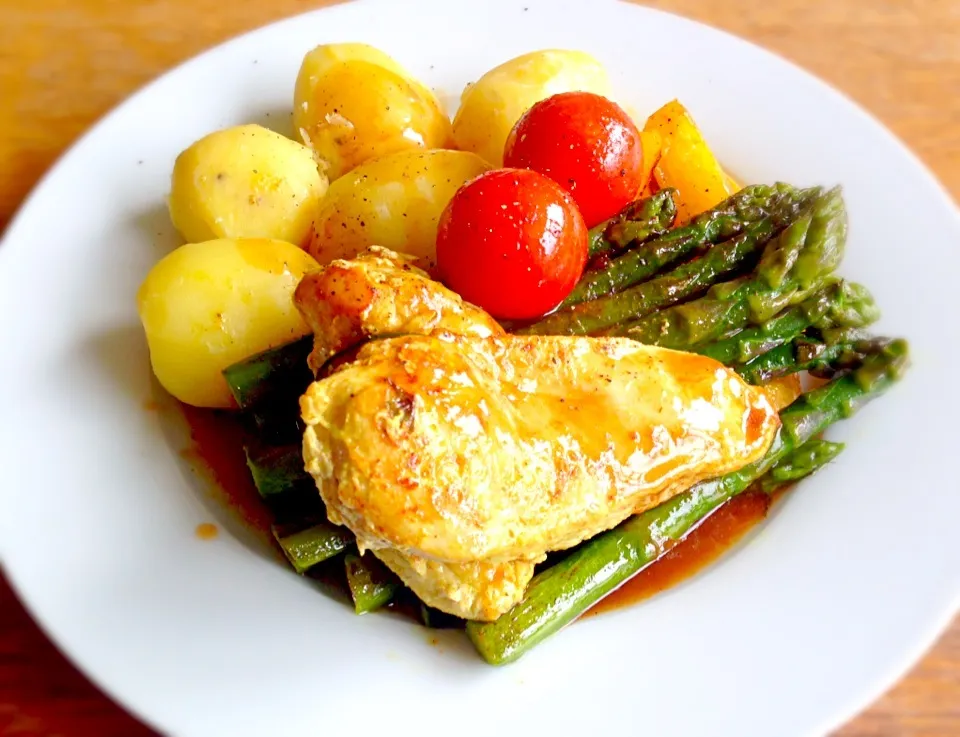 Snapdishの料理写真:Chicken with green asparagus|sompinglingjaさん