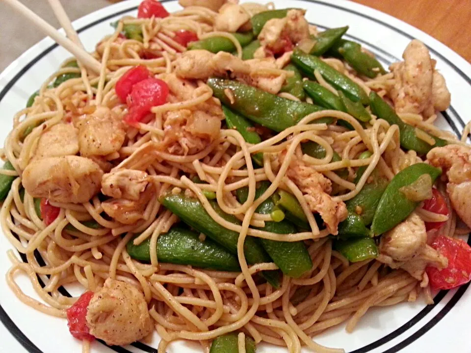 Chicken & Snap Pea Stir-Fry over Whole Grain Angel Hair Pasta|Melissa Marie Hallさん