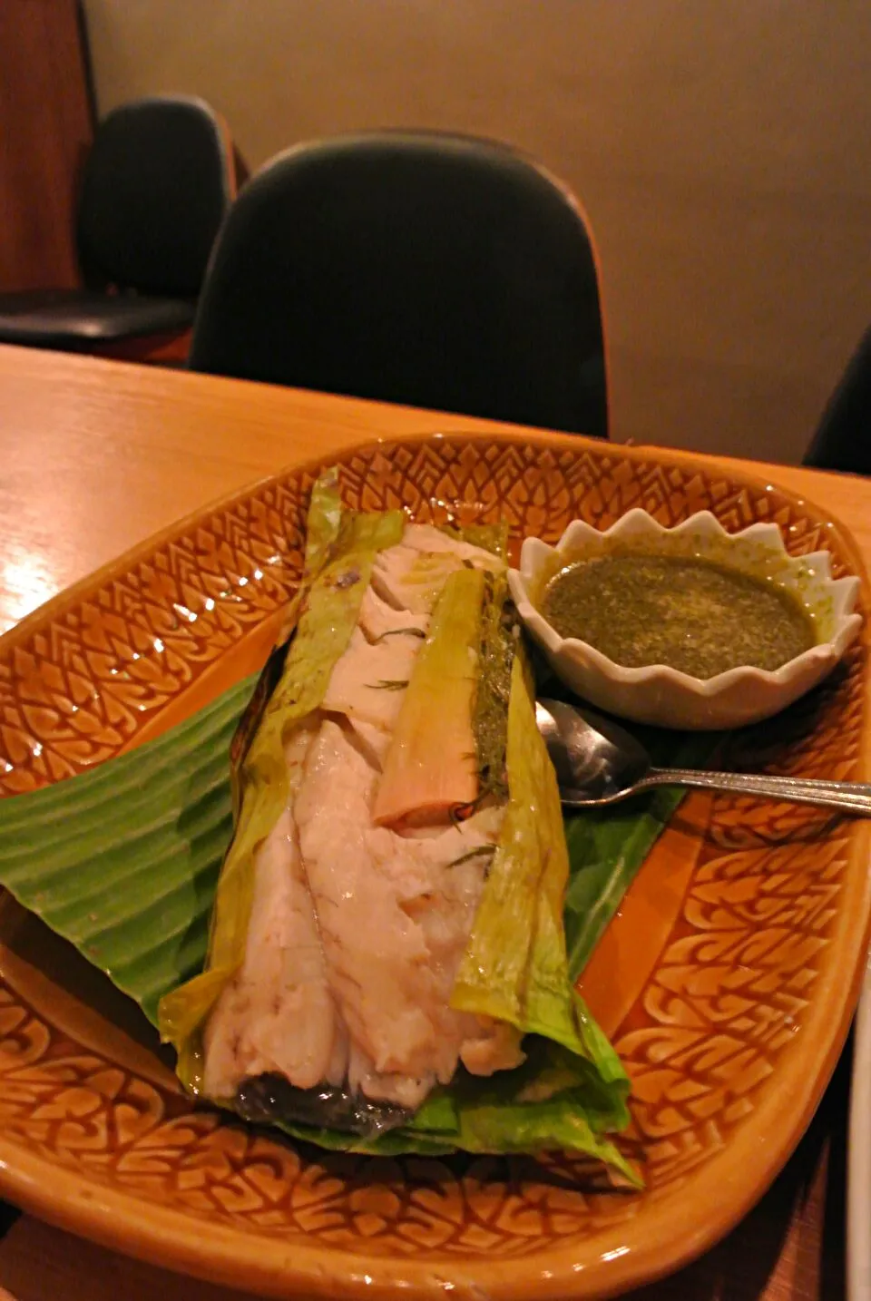 Dinner at Soul Food, Bangkok, Thailand. Fish in Banana Leaf|genさん