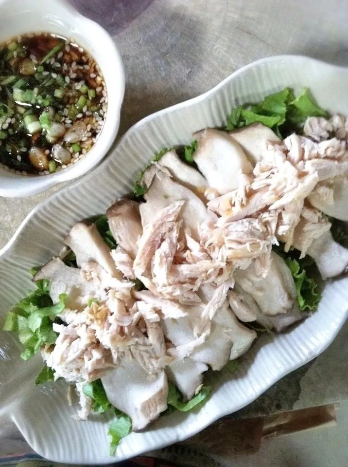 Snapdishの料理写真:Eringii mushroom & chicken salad w spicy garlic ginger sauce #dietfood #thaifood|Eat in Thaiさん