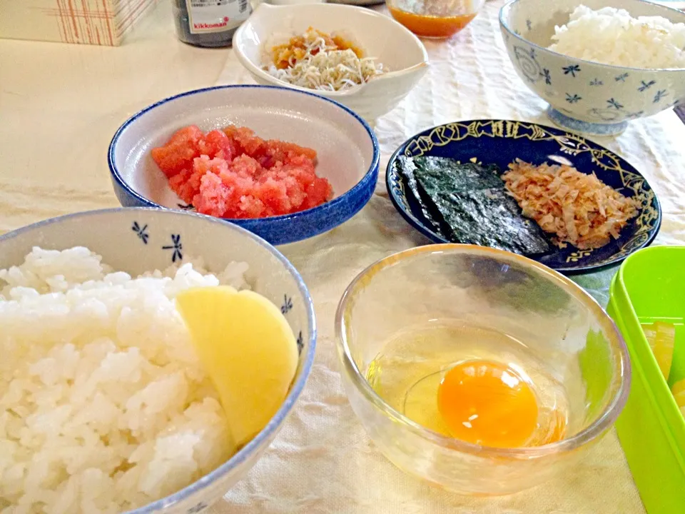 Snapdishの料理写真:たまごかけご飯で朝ごはん(*^_^*)|ひかるんさん