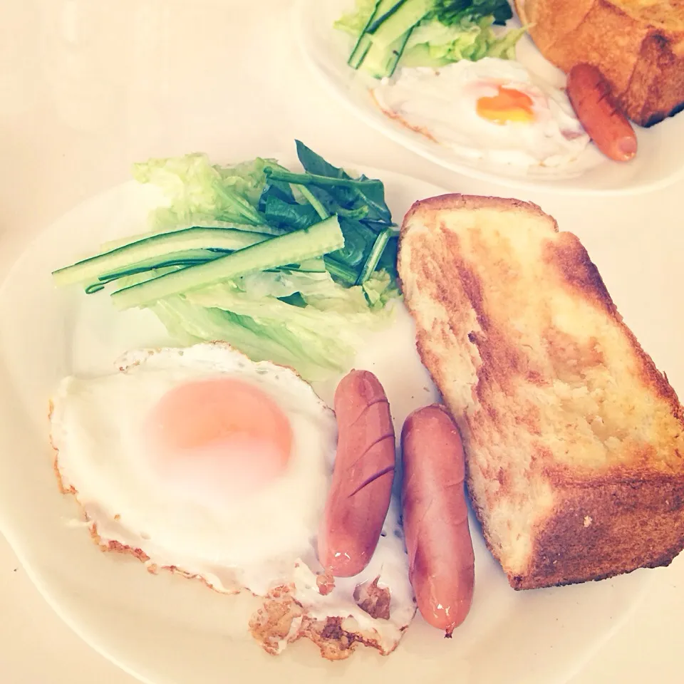 厚切りトーストの喫茶店風モーニング🌞|junjunさん