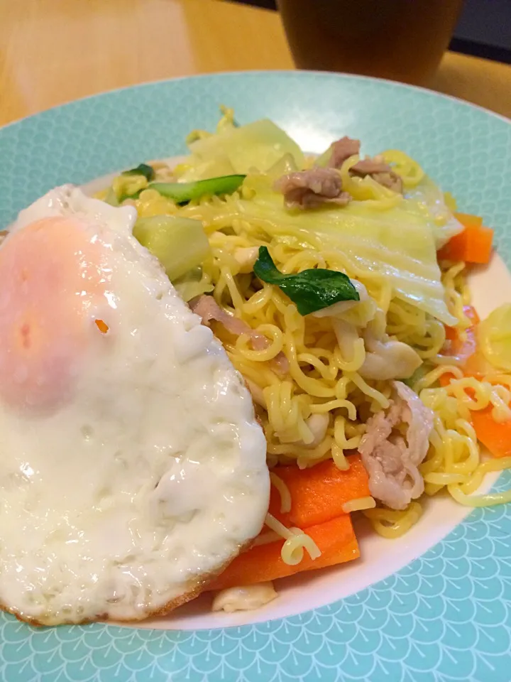 焼き塩ラーメン。福引でいっぱいもらったインスタントラーメンの消費推進。|liccaさん