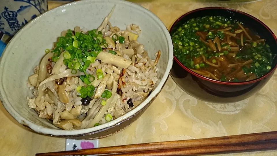 Snapdishの料理写真:筍ご飯と山茶茸のお味噌汁|Ikue Sawadaさん