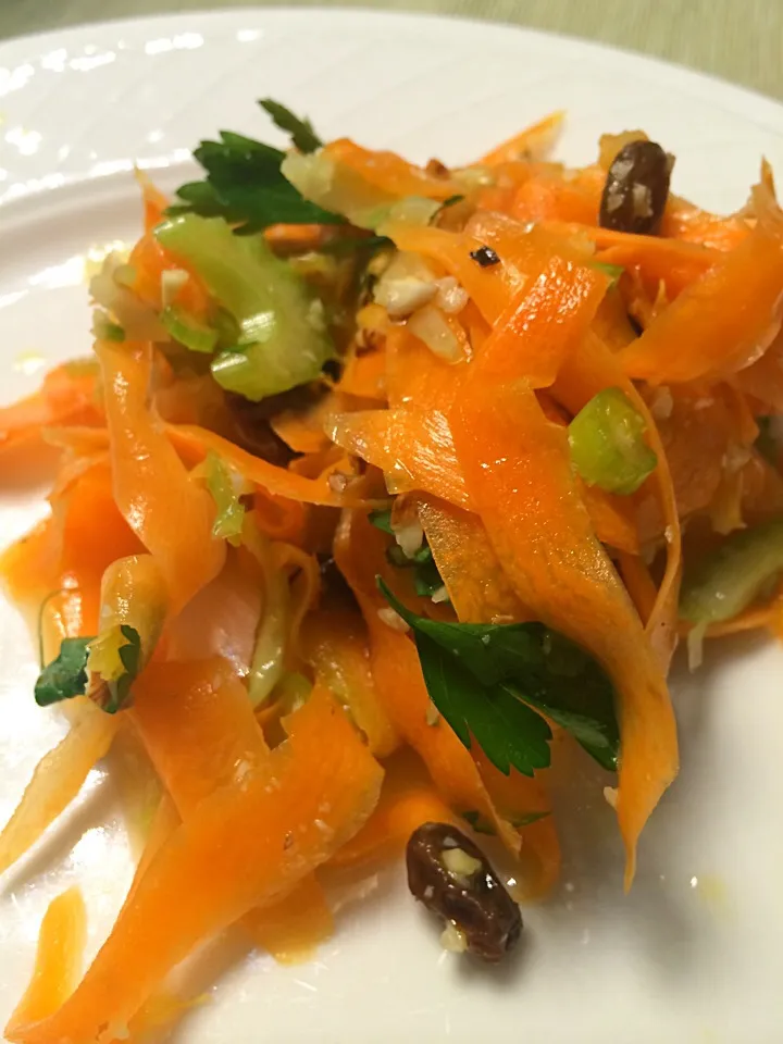 Celery and carrot special salad with raisins Ukrainian style;)|aястасияさん