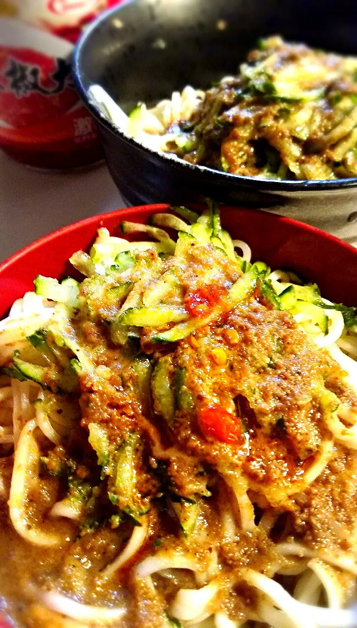 辣麻麺～(冷や麦麺)、
胡麻ベストの香ばしさとシャキシャキ胡瓜・お酢も辛子ベストも入れ…美味しい～辛い～(^-^;|Iningさん