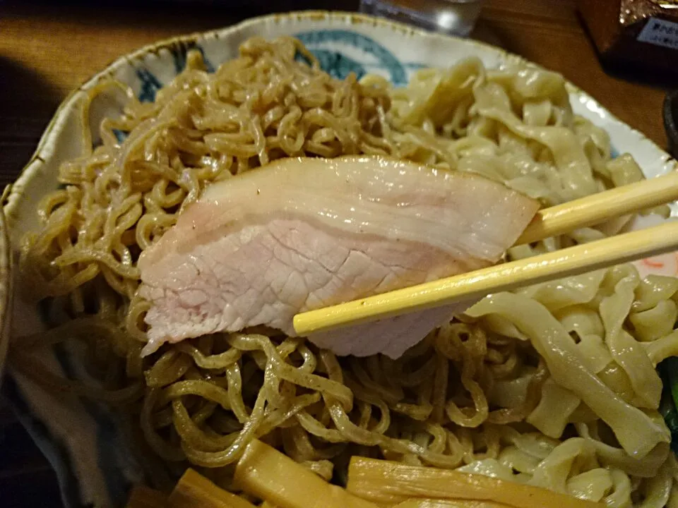 うっかり半分食べちゃったチャーシュー|やかんちゃんさん