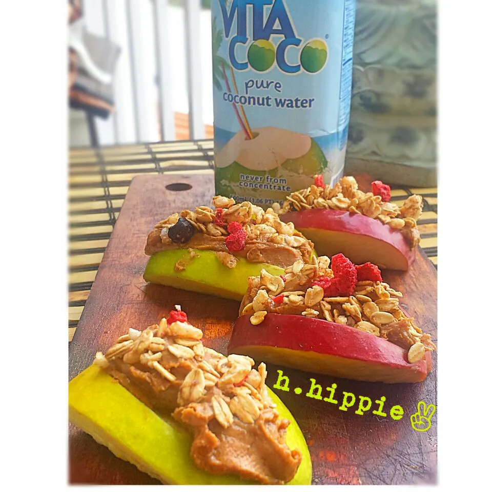 Apple Tacos w/Almond butter &Granola|cory harrisさん