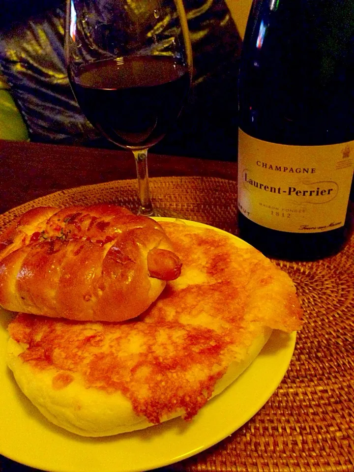 Snapdishの料理写真:Frank roll&cheese bread🍷ﾌﾗﾝｸﾛｰﾙとﾓﾁﾓﾁﾄﾘﾌﾟﾙﾁｰｽﾞﾌﾞﾚｯﾄﾞ|🌈Ami🍻さん