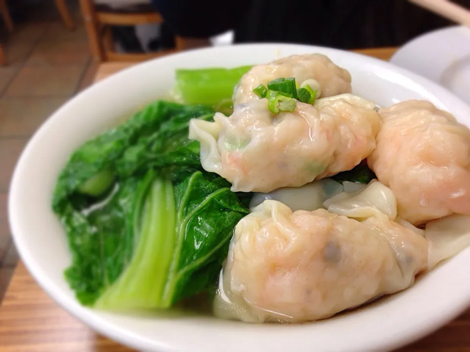 エビ餃子とチンゲン菜のヌードルスープ|あちきさん