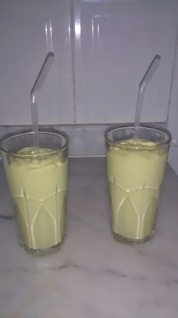 Snapdishの料理写真:avocado, mango, apple smoothie|joanさん