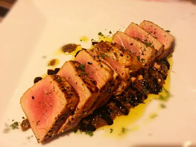 seared tuna with roasted chili balsamic|Alex Smooth @ Gourmet deli (Siam Paragon)さん