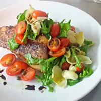 our mahi mahi served with fresh salad on top of butter toasted bread a lil oil and balsamic sauce|Steven Doportoさん