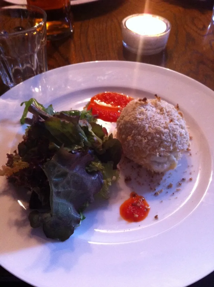 Snapdishの料理写真:Goats cheese with salad and a pepper sauce|🍓Jolejo🍓さん