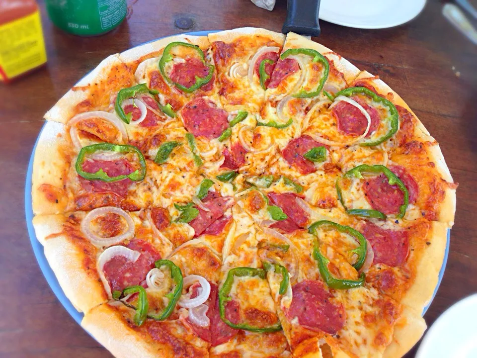 Pizza w/pepperoni and onions|maiさん