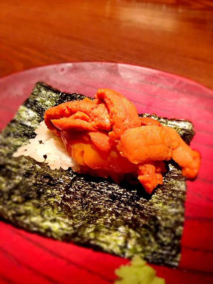 雲丹と卵黄の醤油漬けの海苔巻き|しおりさん