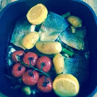 Snapdishの料理写真:Salmon with Skin, Asparagus, Tomatos & Potatos|carlos vollmerさん