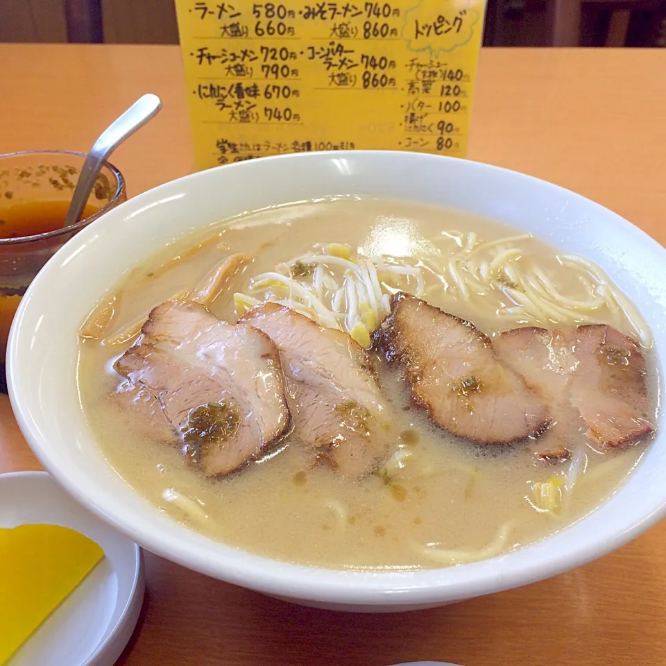 Snapdishの料理写真:宮崎のラーメン|uchikawa hiroshiさん