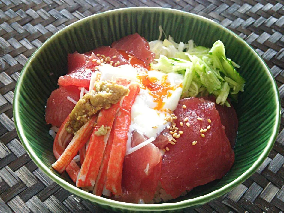 バチマグロ丼～温玉、カニカマ載せ～(^^)|quitaさん